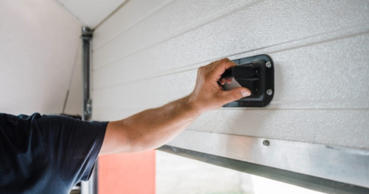 how to reengage garage door